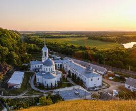 Divnogorye and the view on Divnogorskiy Monastery